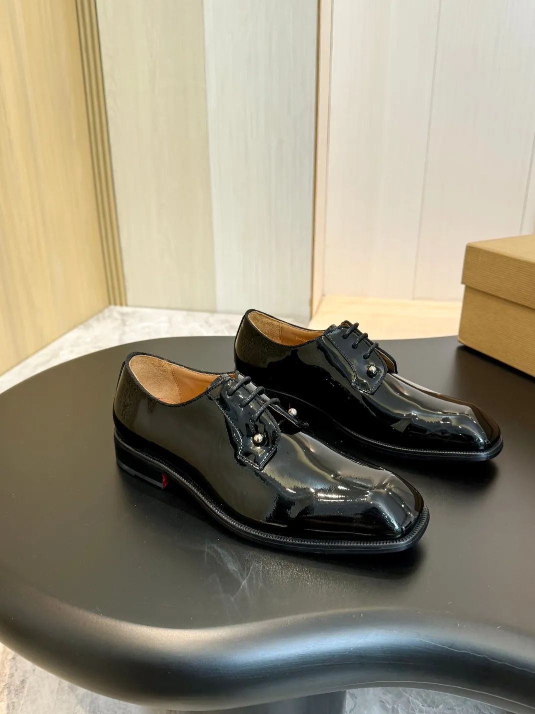 [CL red sole shoes] Top P: 1020💰 Size 39-44 (⚠️38.45.46.47 custom-made, non-returnable and non-exchangeable) 🆑High-end men's business formal leather shoes, original authentic top quality goods ••✅💯 Top original order purchasing agent! Original imported patterned cowhide ➕Imported cowhide lining ➕Cowhide feet ➕Original leather outsole~🉑️Feel free to compare the authentic ones!